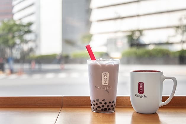 Image of two cups with Gong cha branding